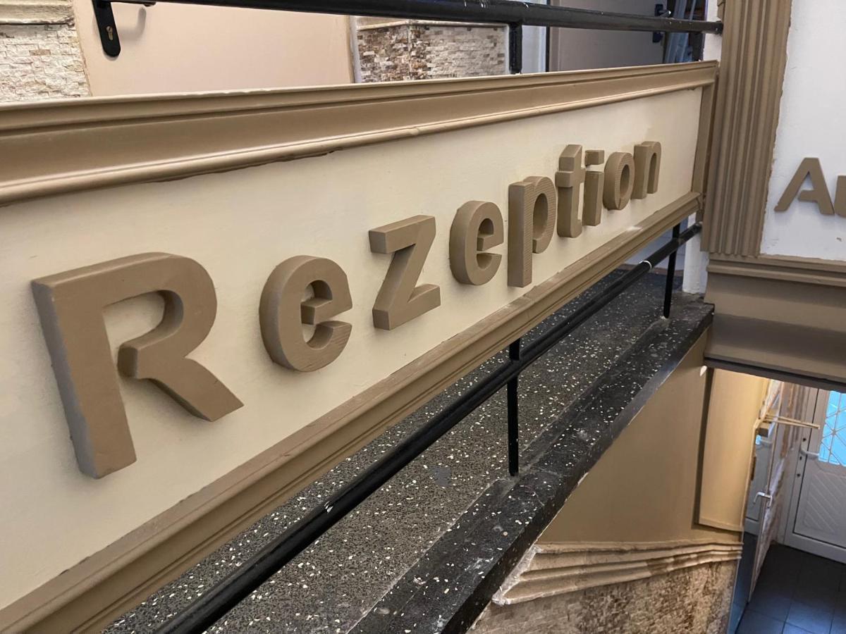 Hotel Moji Koeln Bagian luar foto