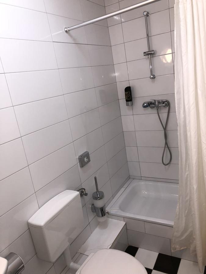 Hotel Moji Koeln Bagian luar foto