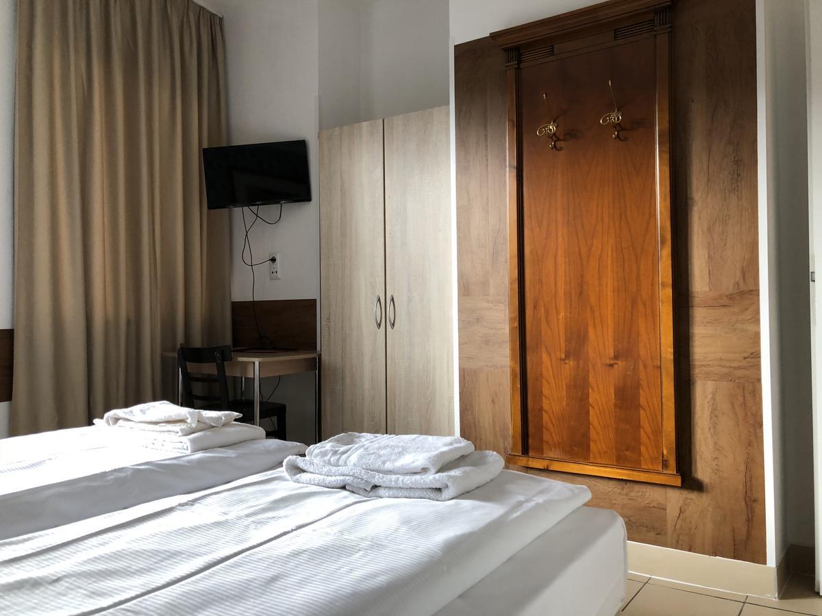 Hotel Moji Koeln Bagian luar foto