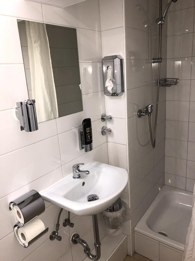Hotel Moji Koeln Bagian luar foto