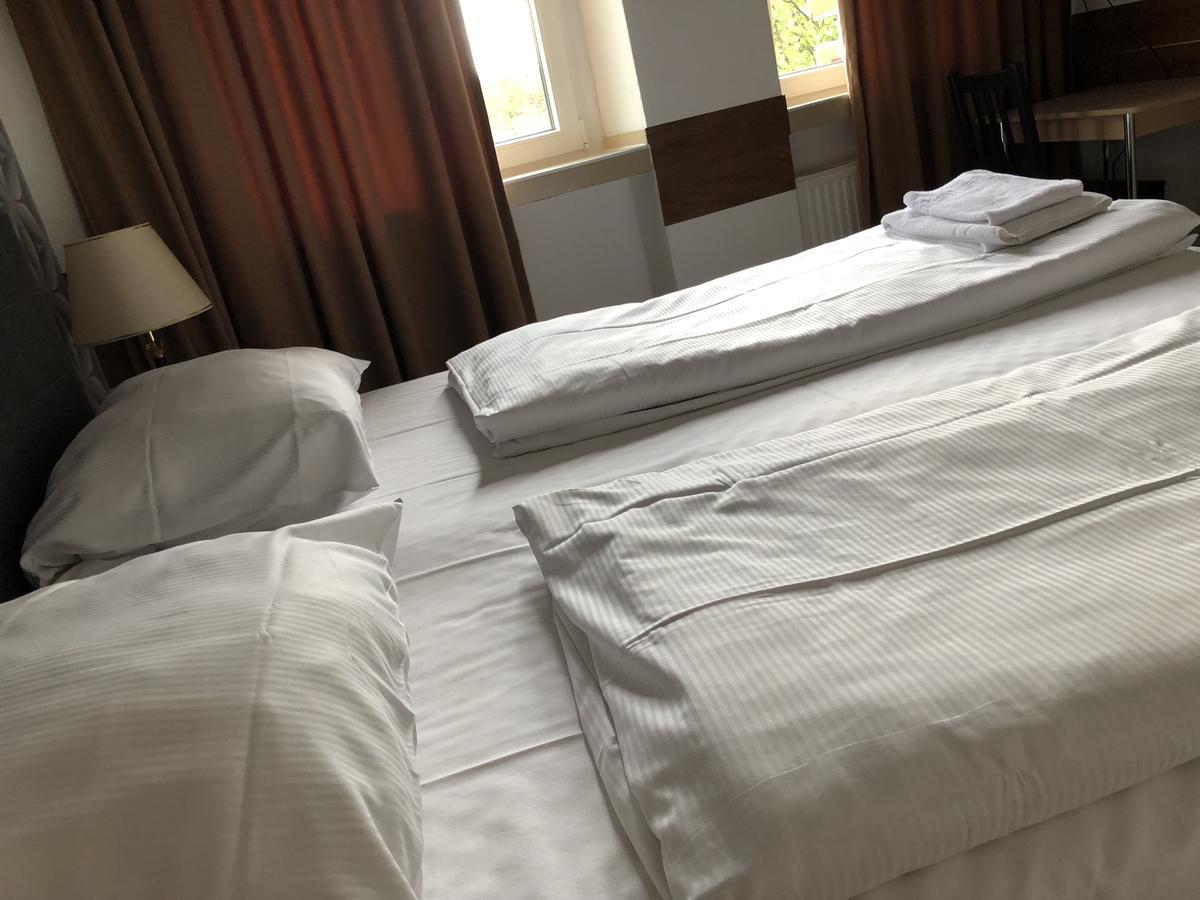 Hotel Moji Koeln Bagian luar foto