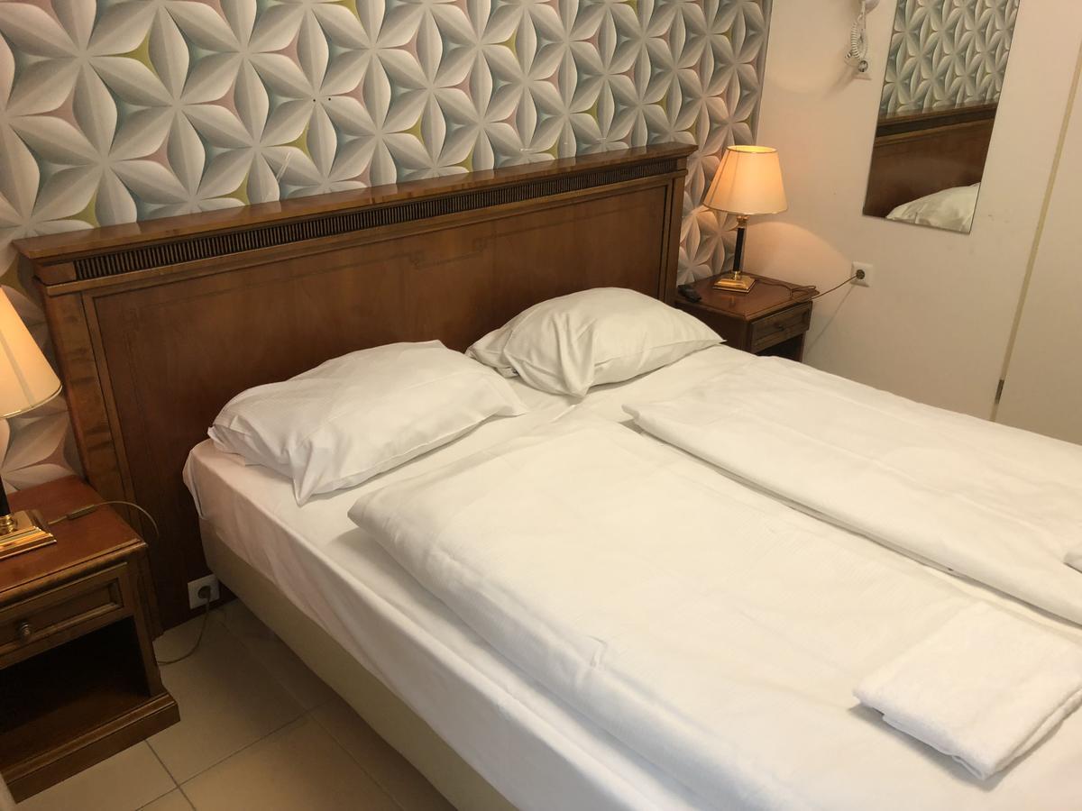 Hotel Moji Koeln Bagian luar foto