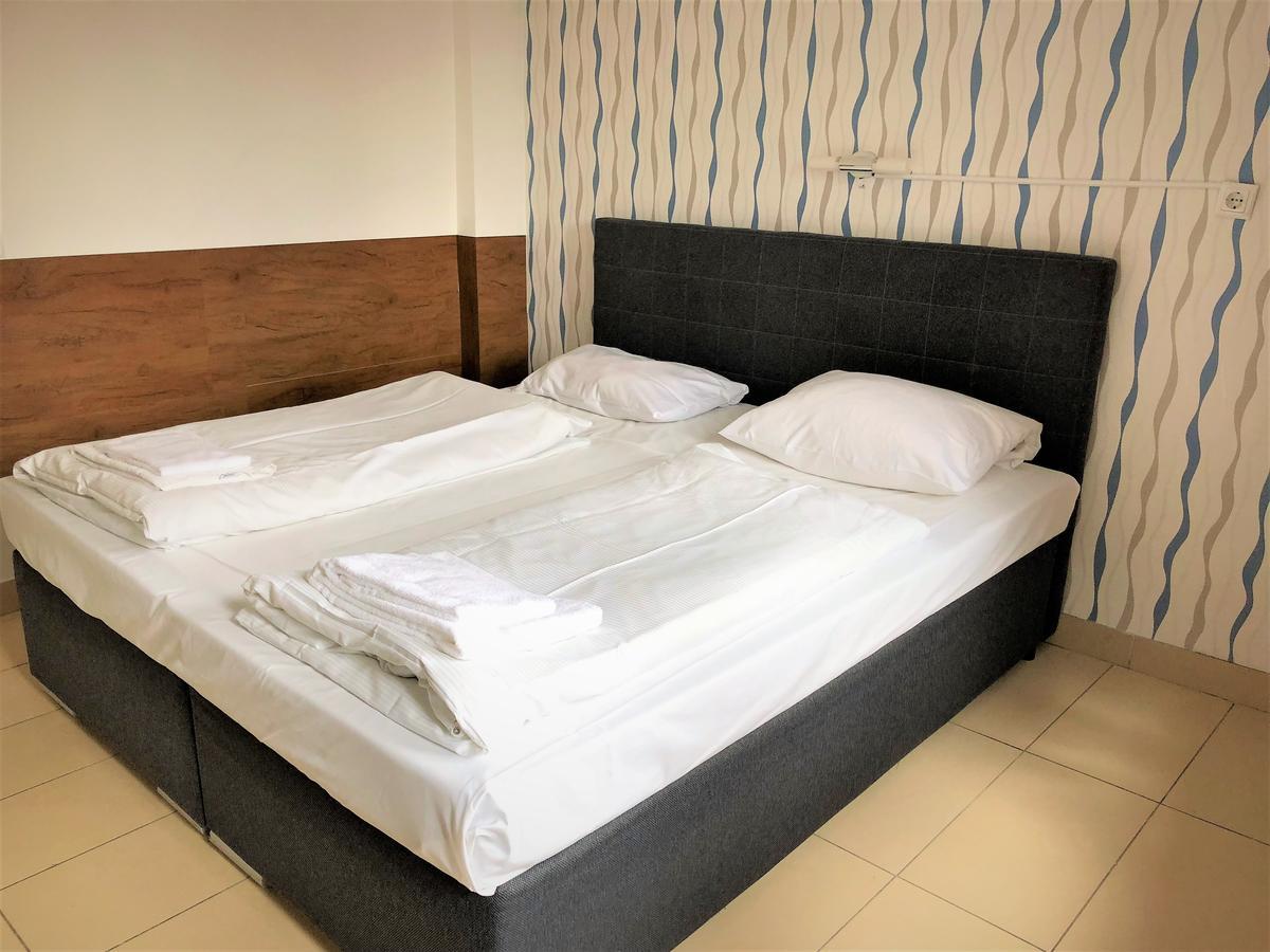Hotel Moji Koeln Bagian luar foto